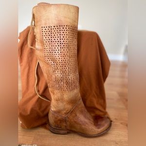 Ladies bench crafted Bed Stu tall boots